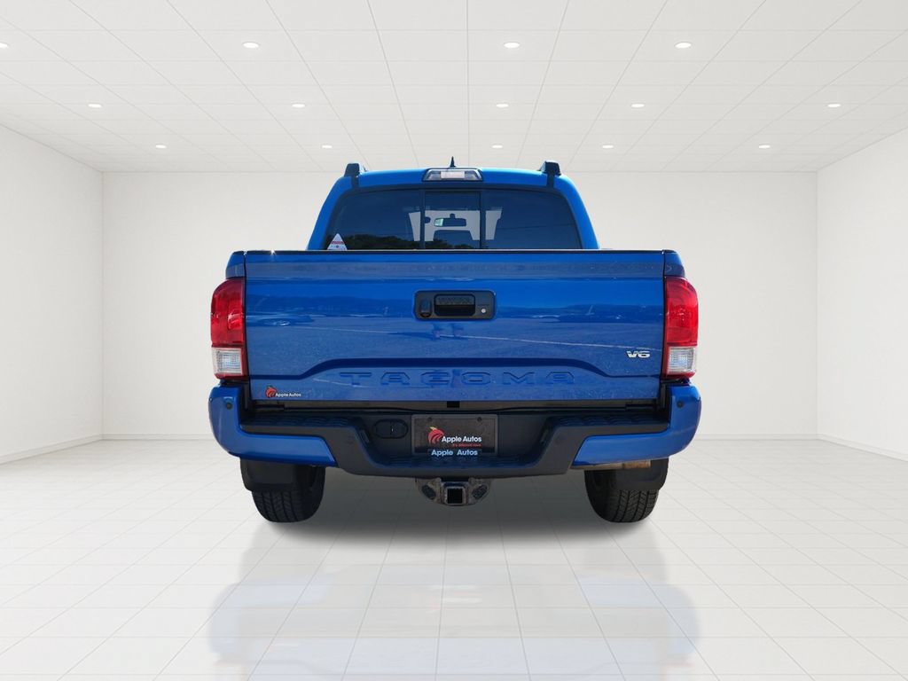 Used 2016 Toyota Tacoma TRD Sport AWD/4WD image 5