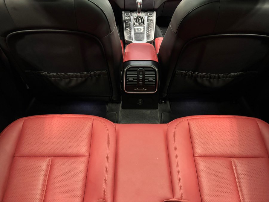 Used 2017 Porsche Macan GTS AWD/4WD image 18