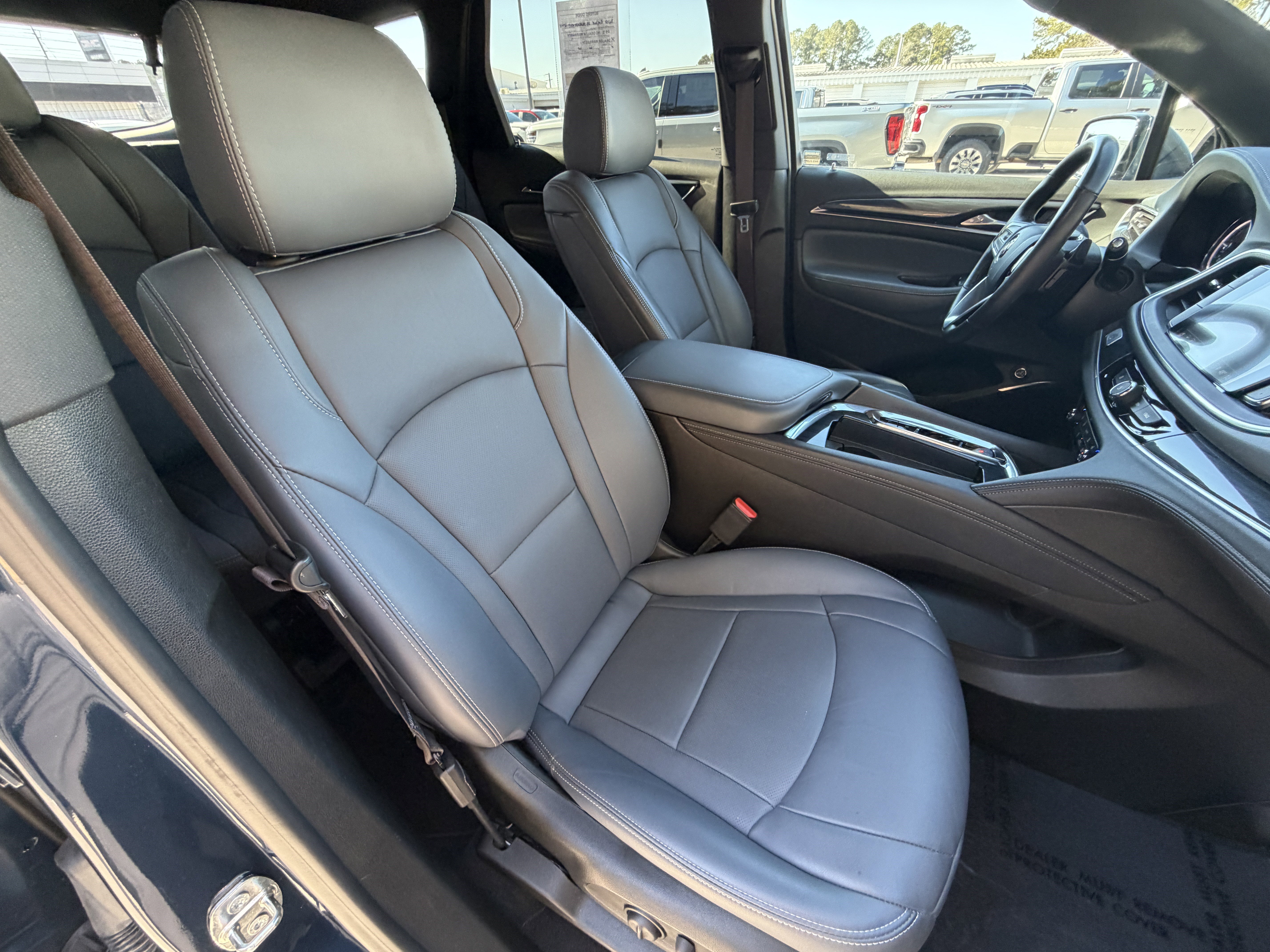 Used 2023 Buick Enclave Essence image 19