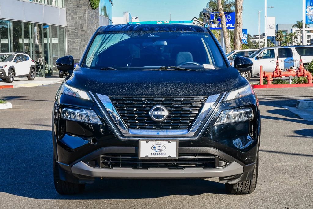 Used 2023 Nissan Rogue SV image 2