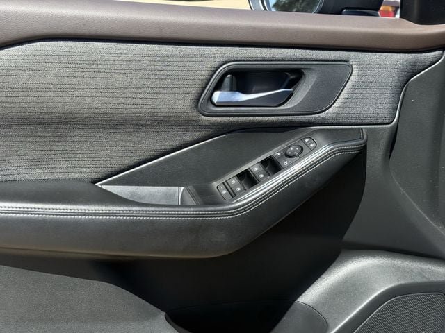 Used 2021 Nissan Rogue SV FWD image 23