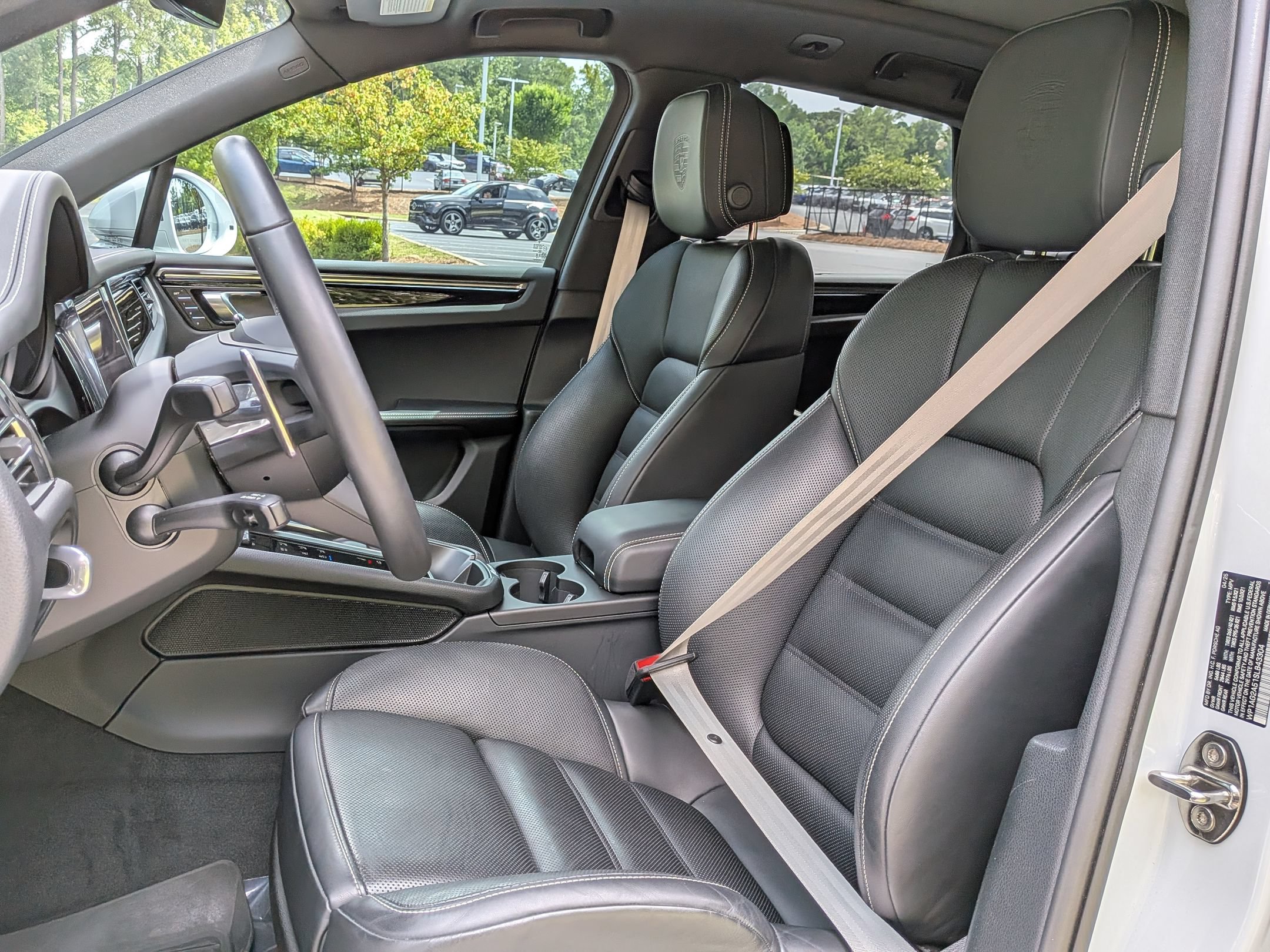 Certified 2025 Porsche Macan S AWD/4WD image 5