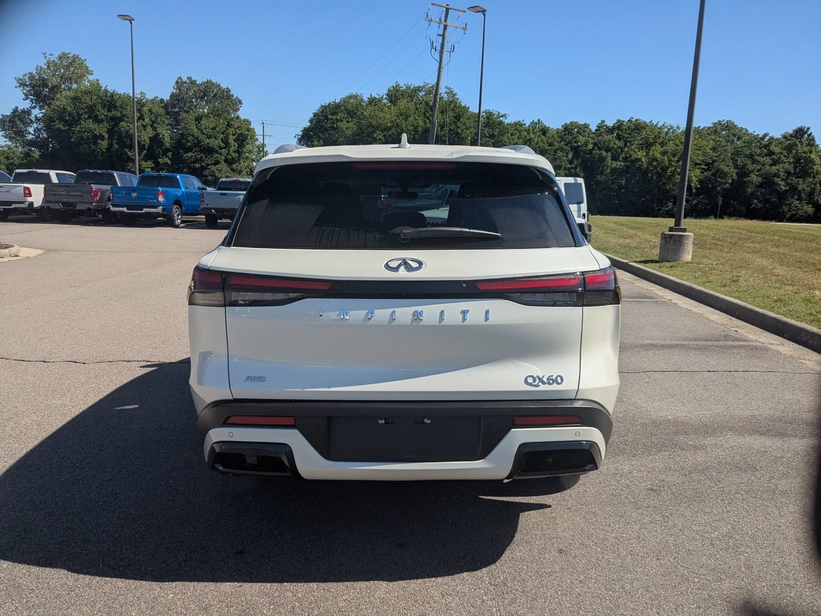 Used 2025 INFINITI QX60 Luxe AWD/4WD image 4