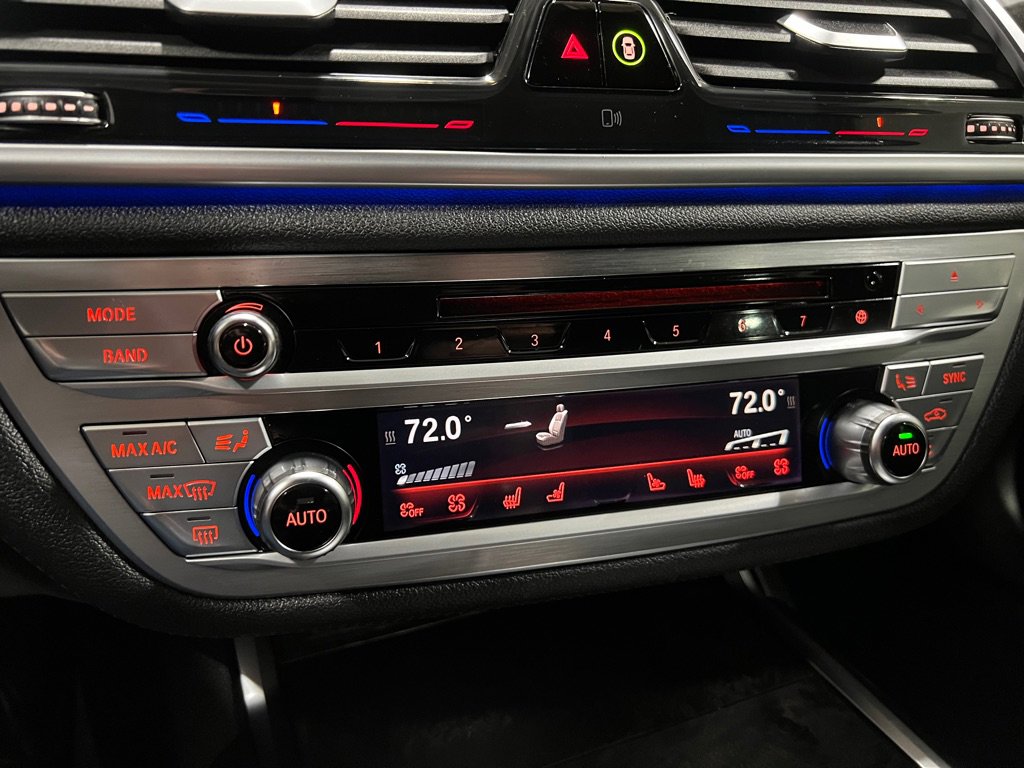 Used 2016 BMW 740i image 9