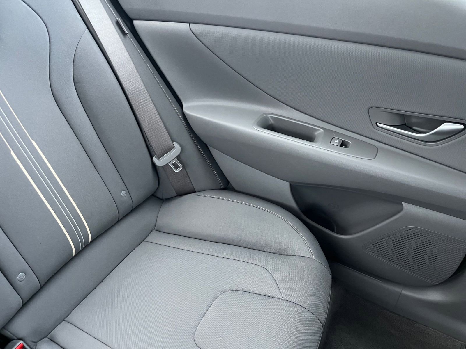 Used 2025 Hyundai Elantra SEL image 38