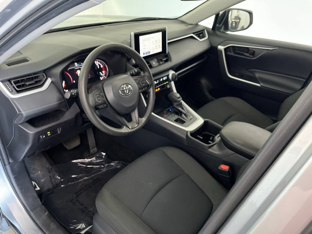 Used 2025 Toyota RAV4 LE AWD/4WD image 25