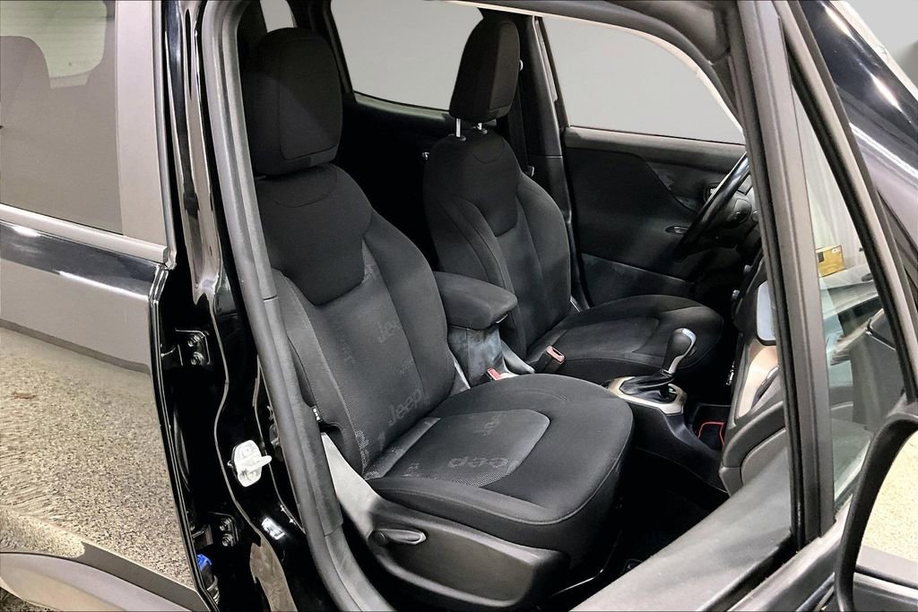 Used 2017 Jeep Renegade Latitude image 28