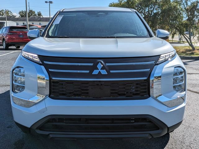 New 2025 Mitsubishi Outlander ES image 9