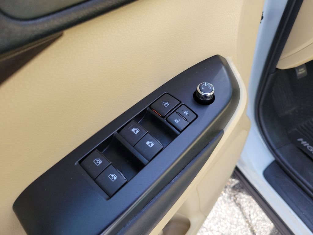 Used 2017 Toyota Highlander XLE image 20