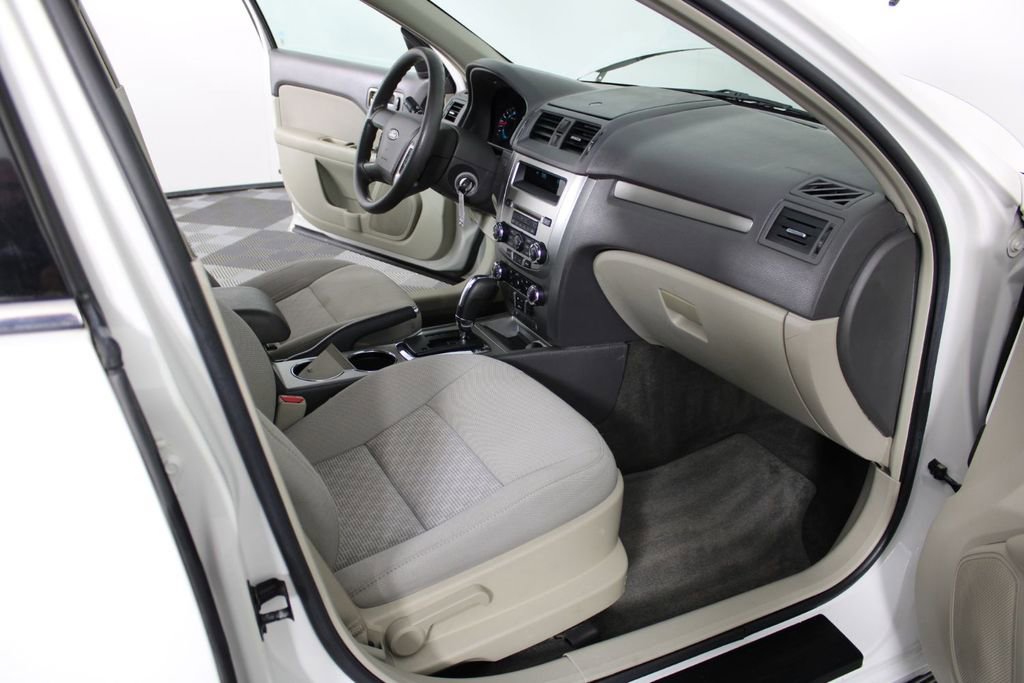 Used 2010 Ford Fusion SE image 24