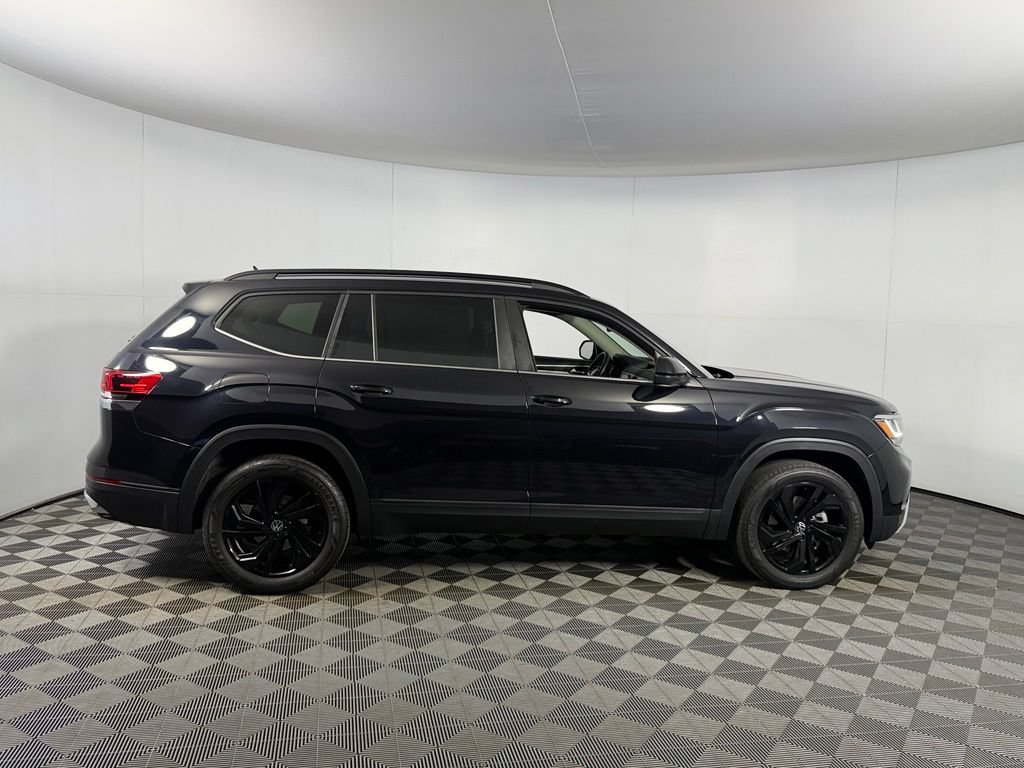 Used 2023 Volkswagen Atlas SE w/ Black Wheel Package FWD image 7