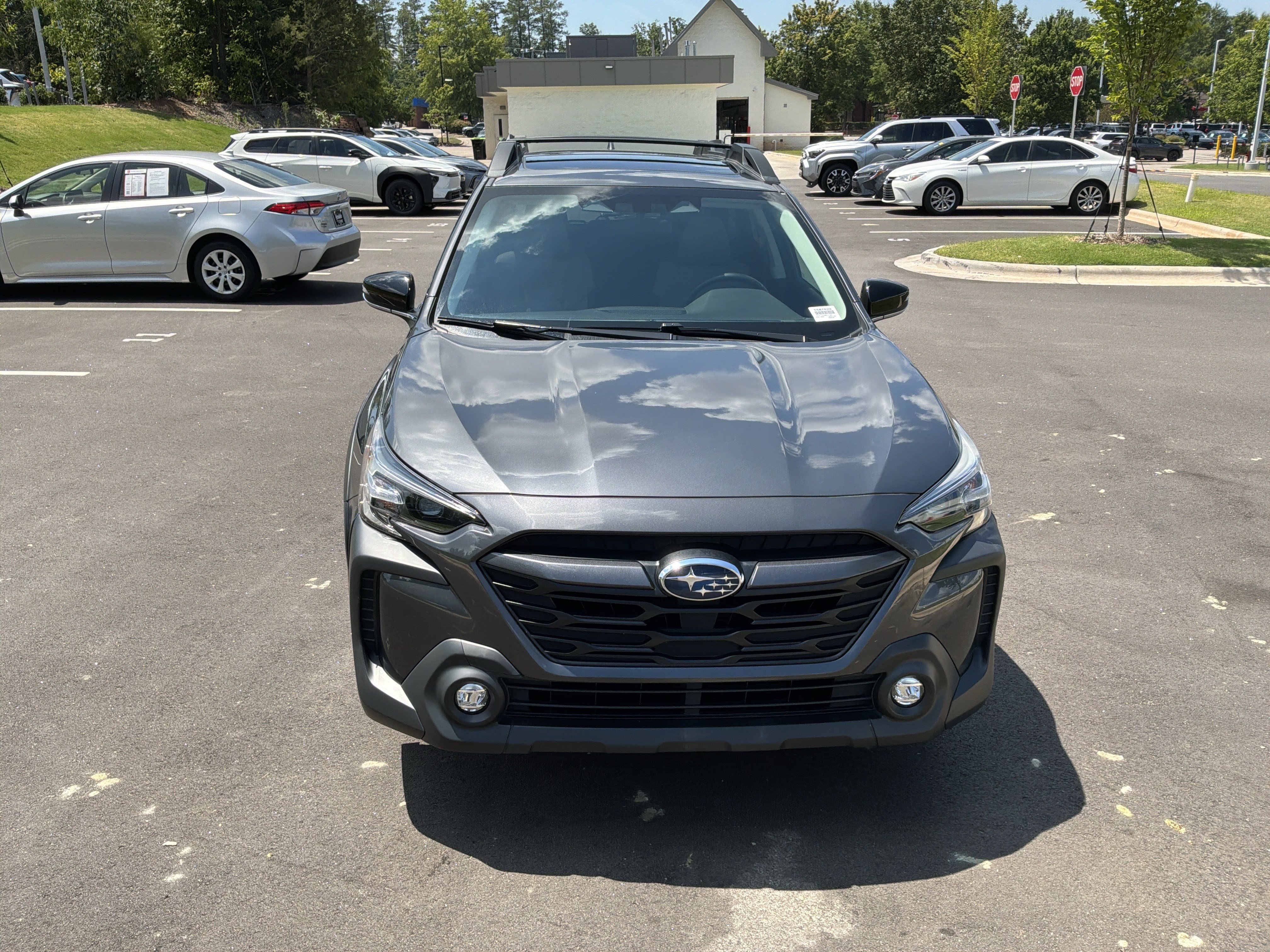 Used 2024 Subaru Outback Premium AWD/4WD image 3