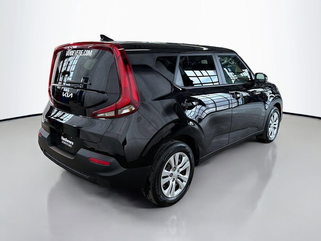 Used 2022 Kia Soul LX image 9