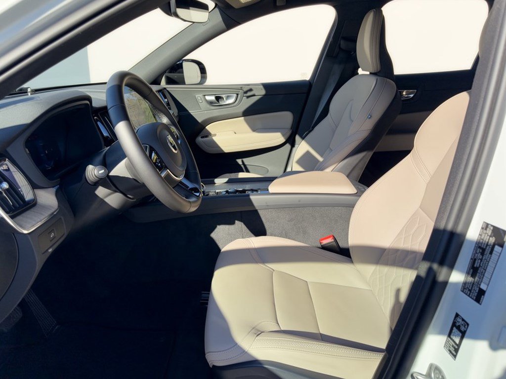 Certified 2026 Volvo XC60 B5 Plus AWD/4WD image 5