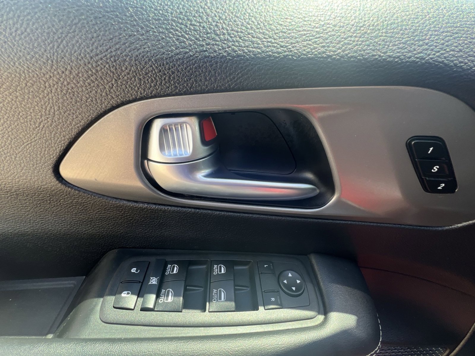 Used 2025 Chrysler Pacifica Select FWD image 23