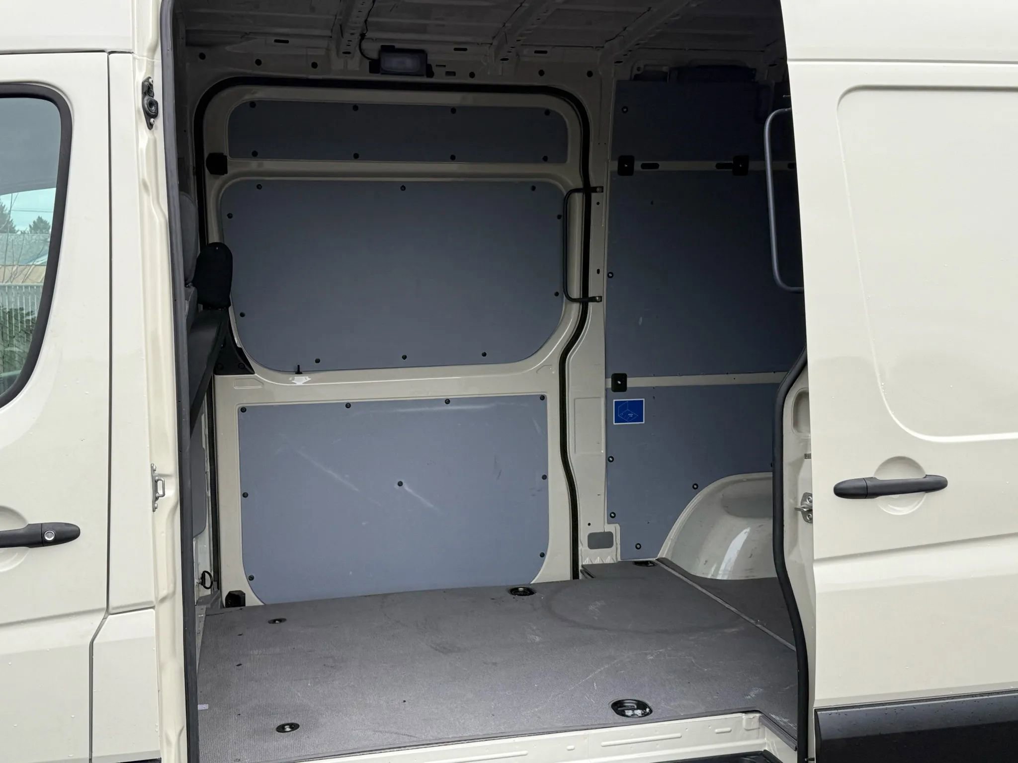 Used 2014 Mercedes-Benz Sprinter 3500 image 25