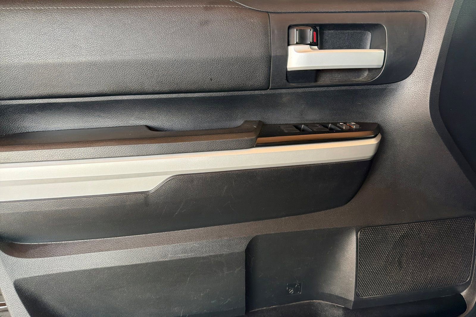 Used 2018 Toyota Tundra SR5 w/ TRD Off Road Package image 11