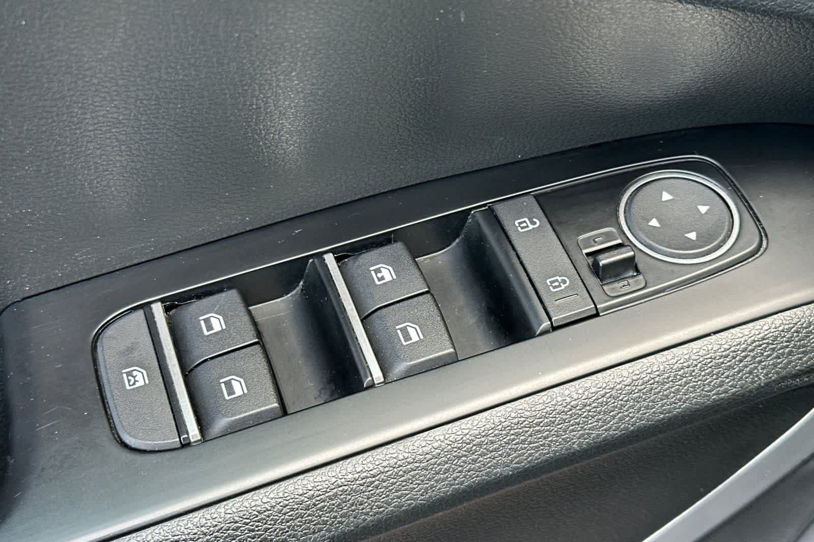 Used 2023 Kia Soul LX w/ Option Group 015 FWD image 13