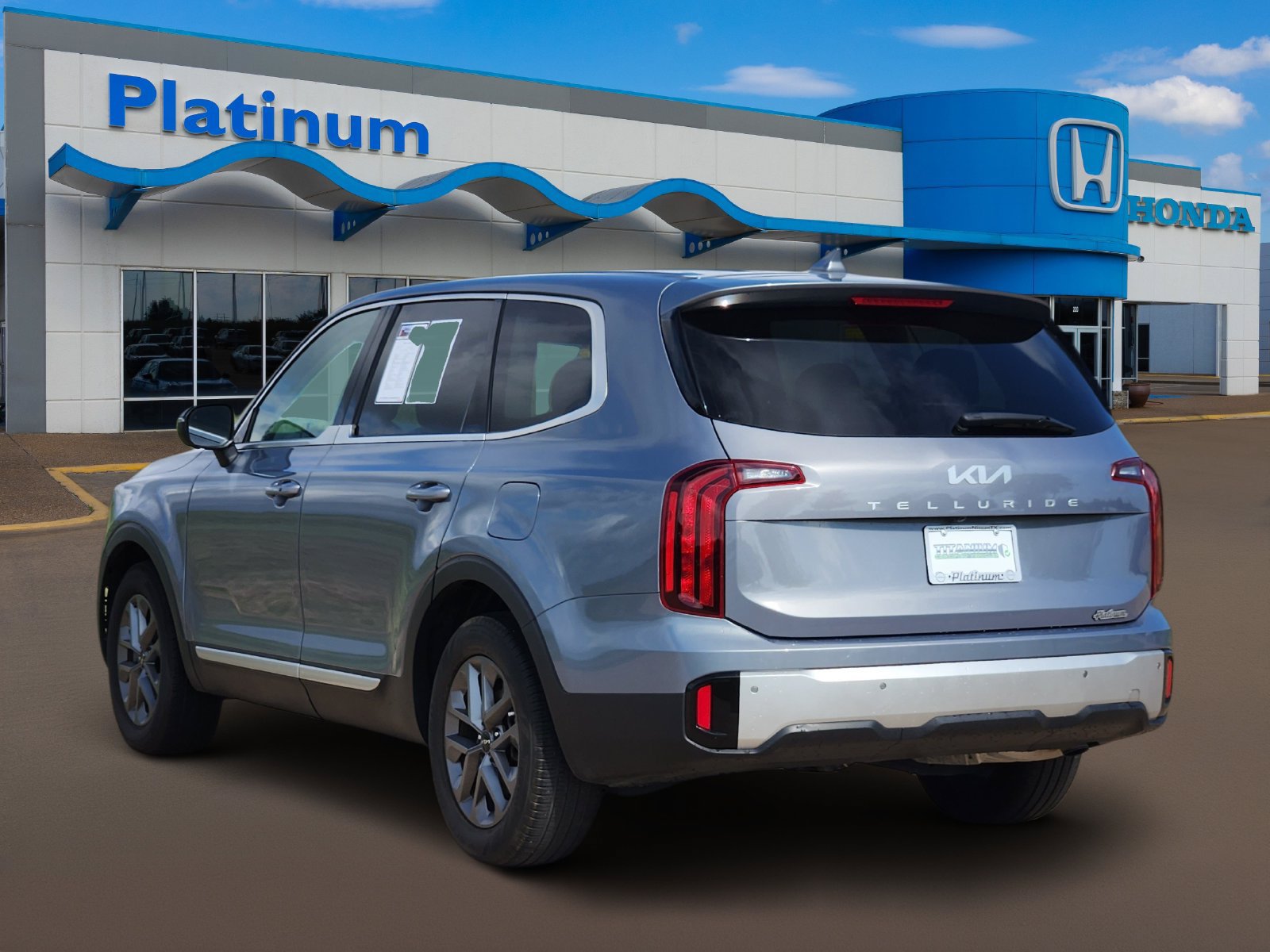 Used 2024 Kia Telluride LX FWD image 5