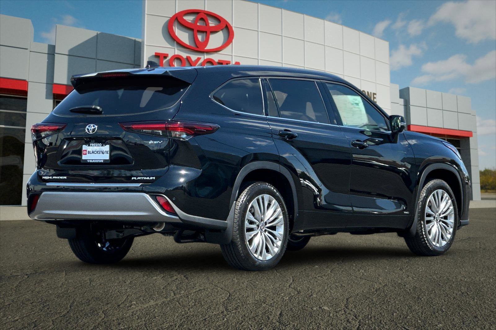Certified 2026 Toyota Highlander Platinum AWD/4WD image 3