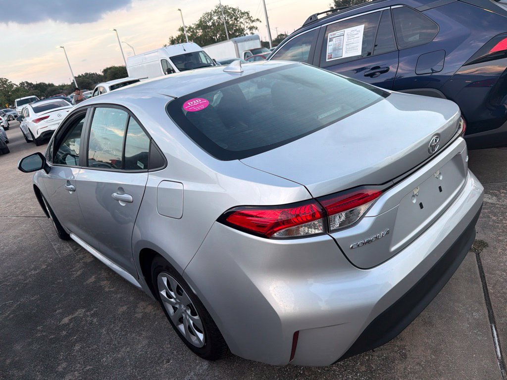 Used 2026 Toyota Corolla LE FWD image 4