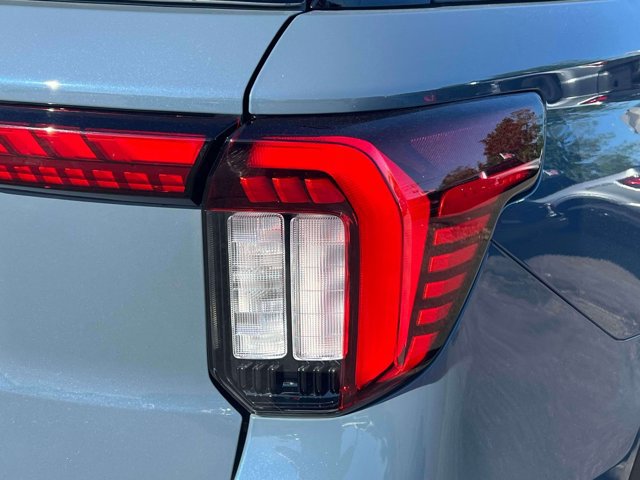 Used 2026 Ford Explorer Active AWD/4WD image 9