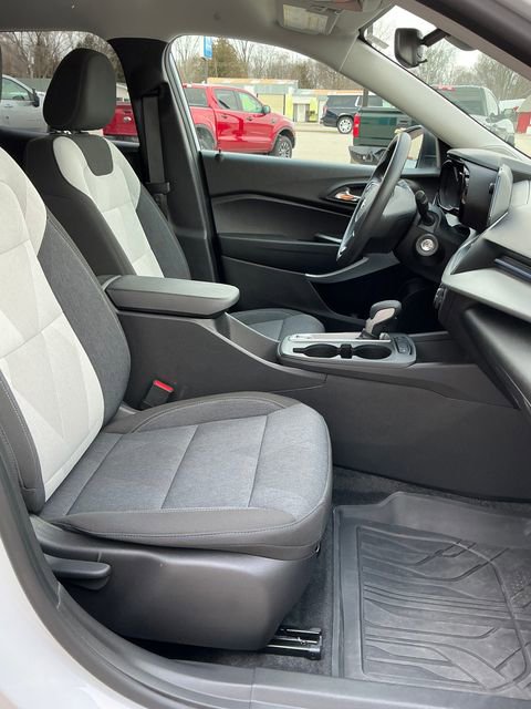 Used 2024 Chevrolet Trax LS image 11