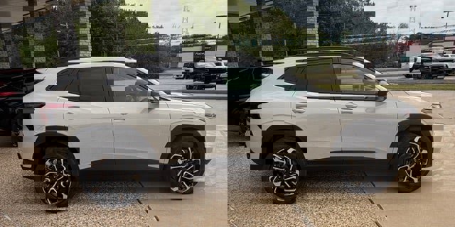 New 2026 Chevrolet Trax RS w/ Sunroof Package image 2