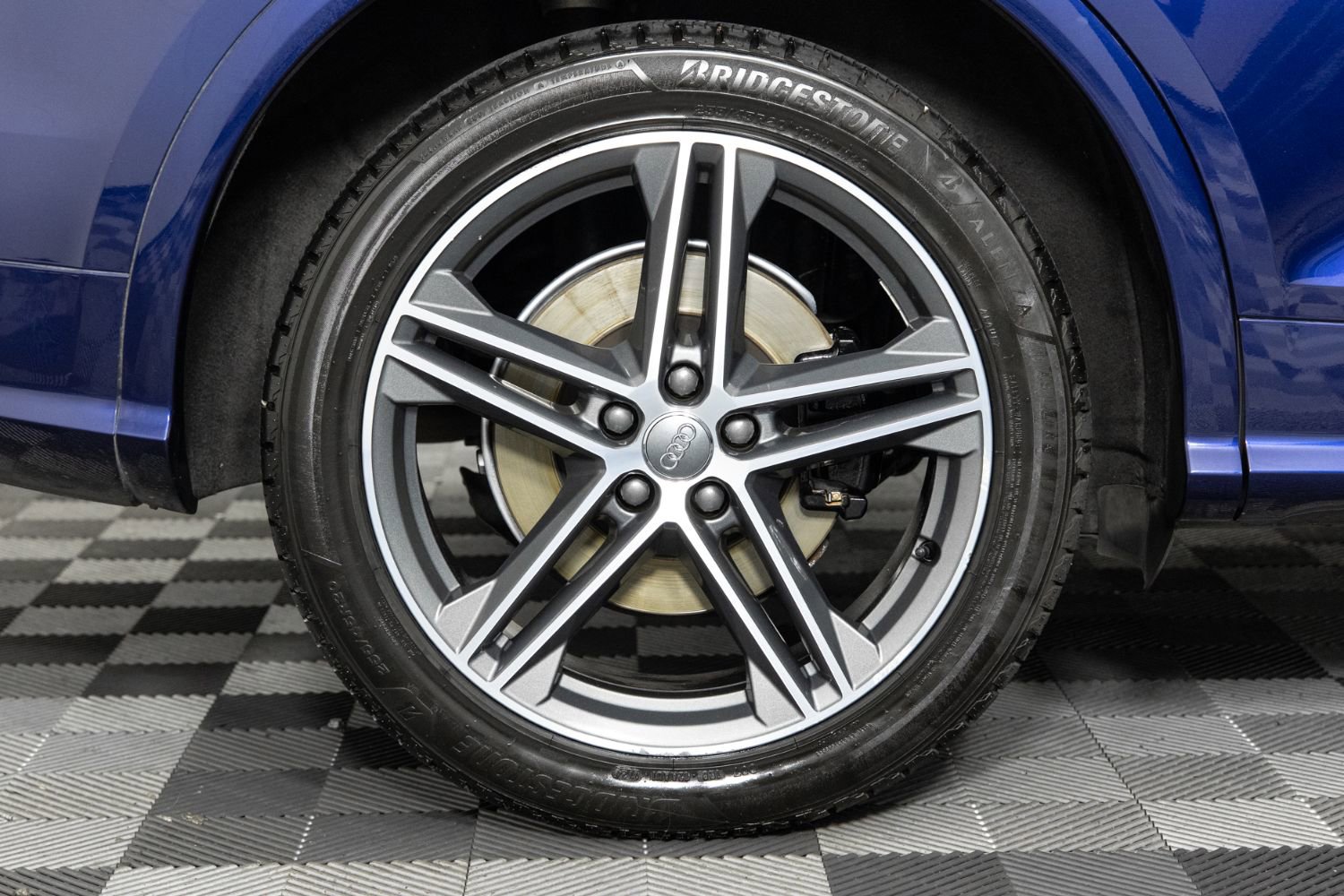 Used 2018 Audi SQ5 Premium Plus w/ Navigation Package image 39