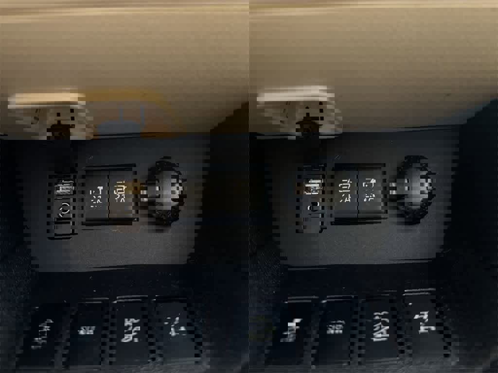 Used 2018 Toyota Highlander Limited image 34