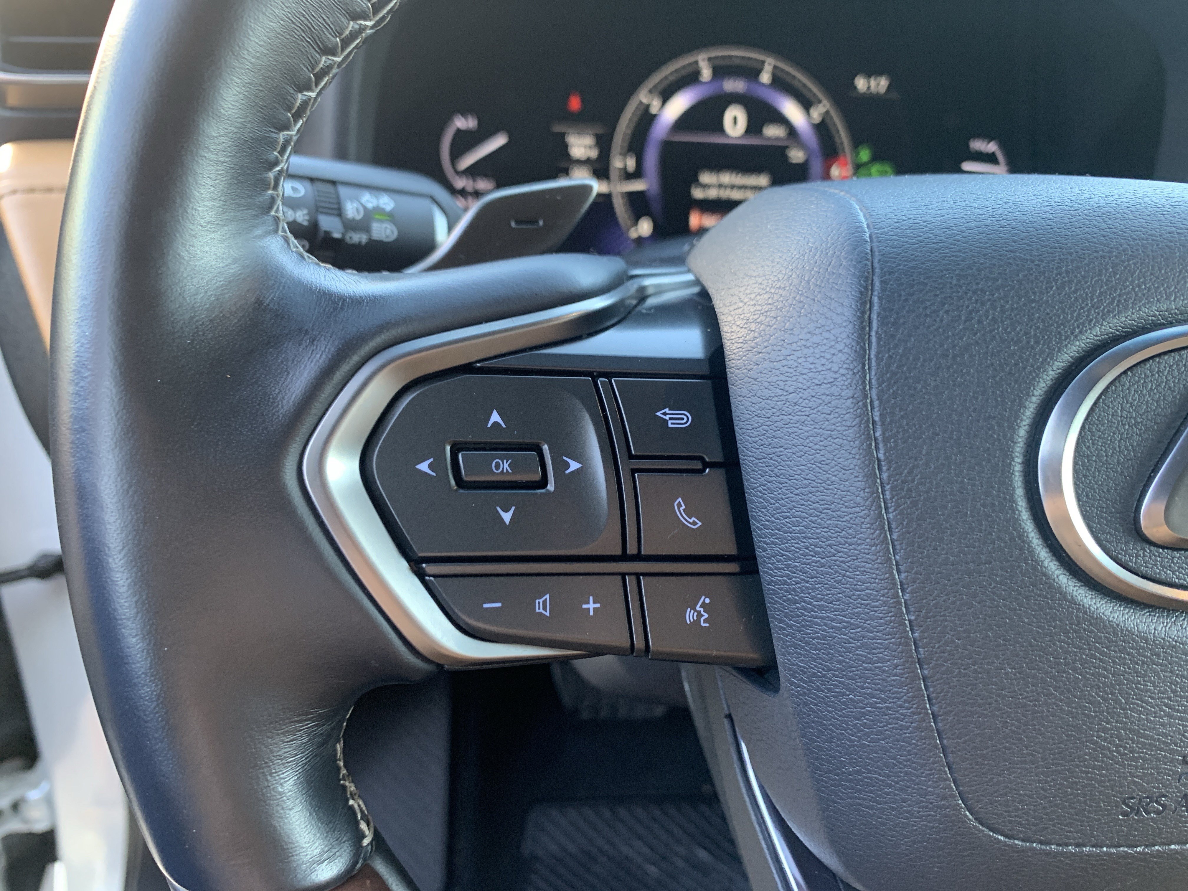 Used 2023 Lexus LX 600 4WD w/ Luxury Package image 19