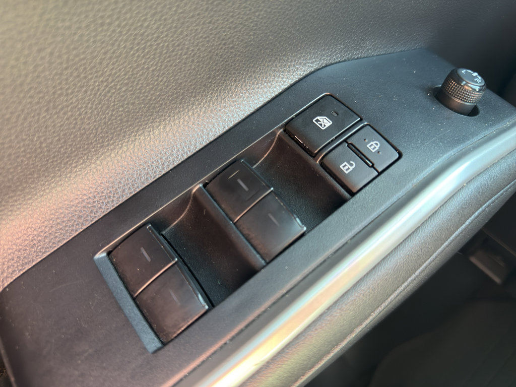 Used 2023 Toyota Highlander LE image 28