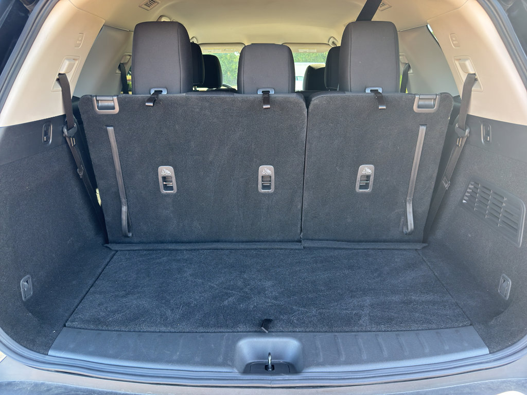 Used 2025 Nissan Pathfinder SV image 14