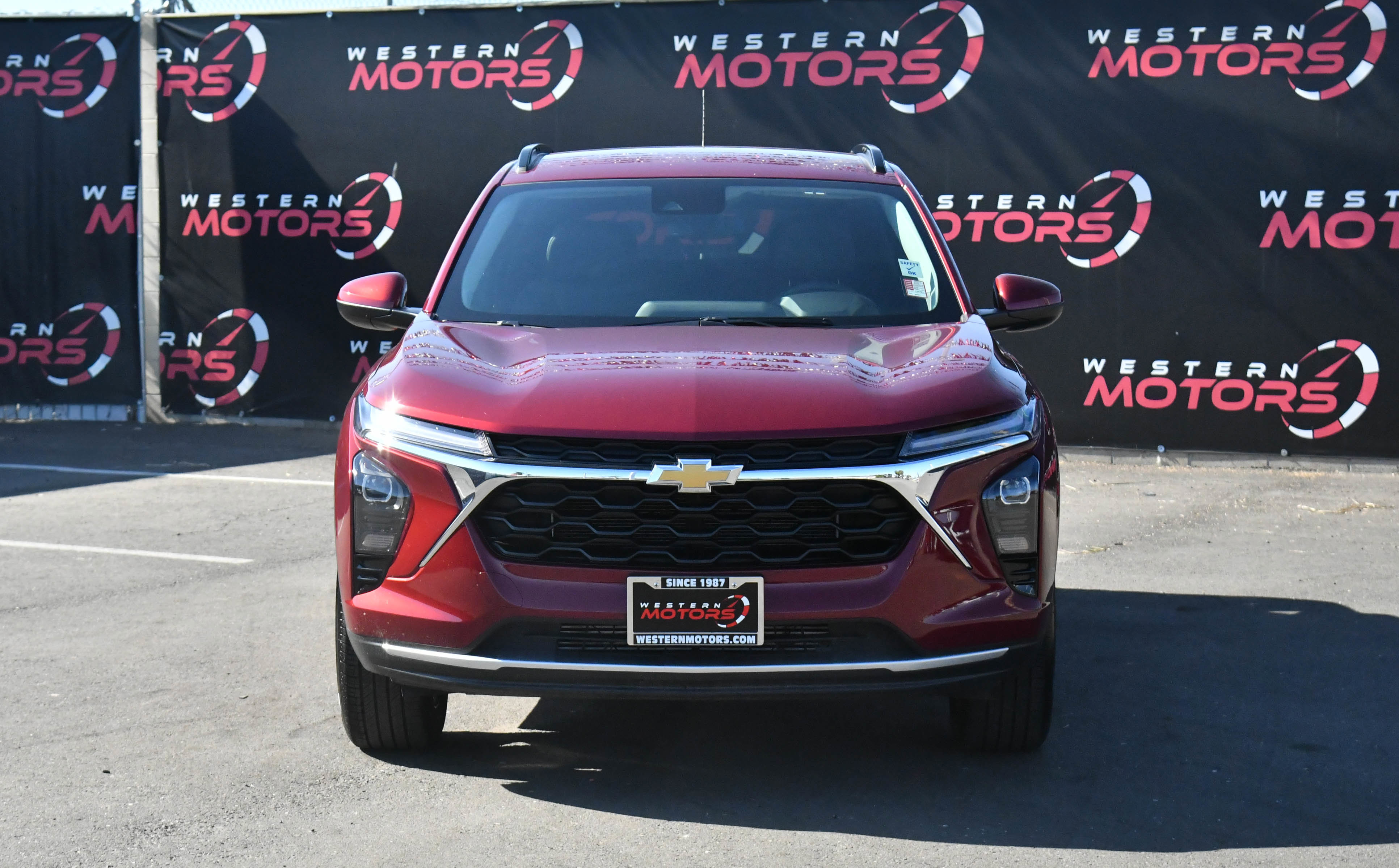 Used 2025 Chevrolet Trax LT w/ LT Convenience Package image 2