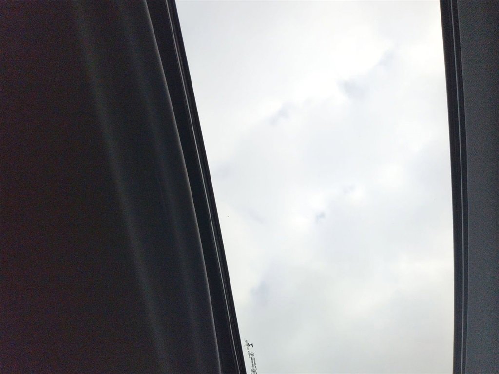 Used 2022 Chevrolet Silverado 1500 High Country w/ Technology Package image 13