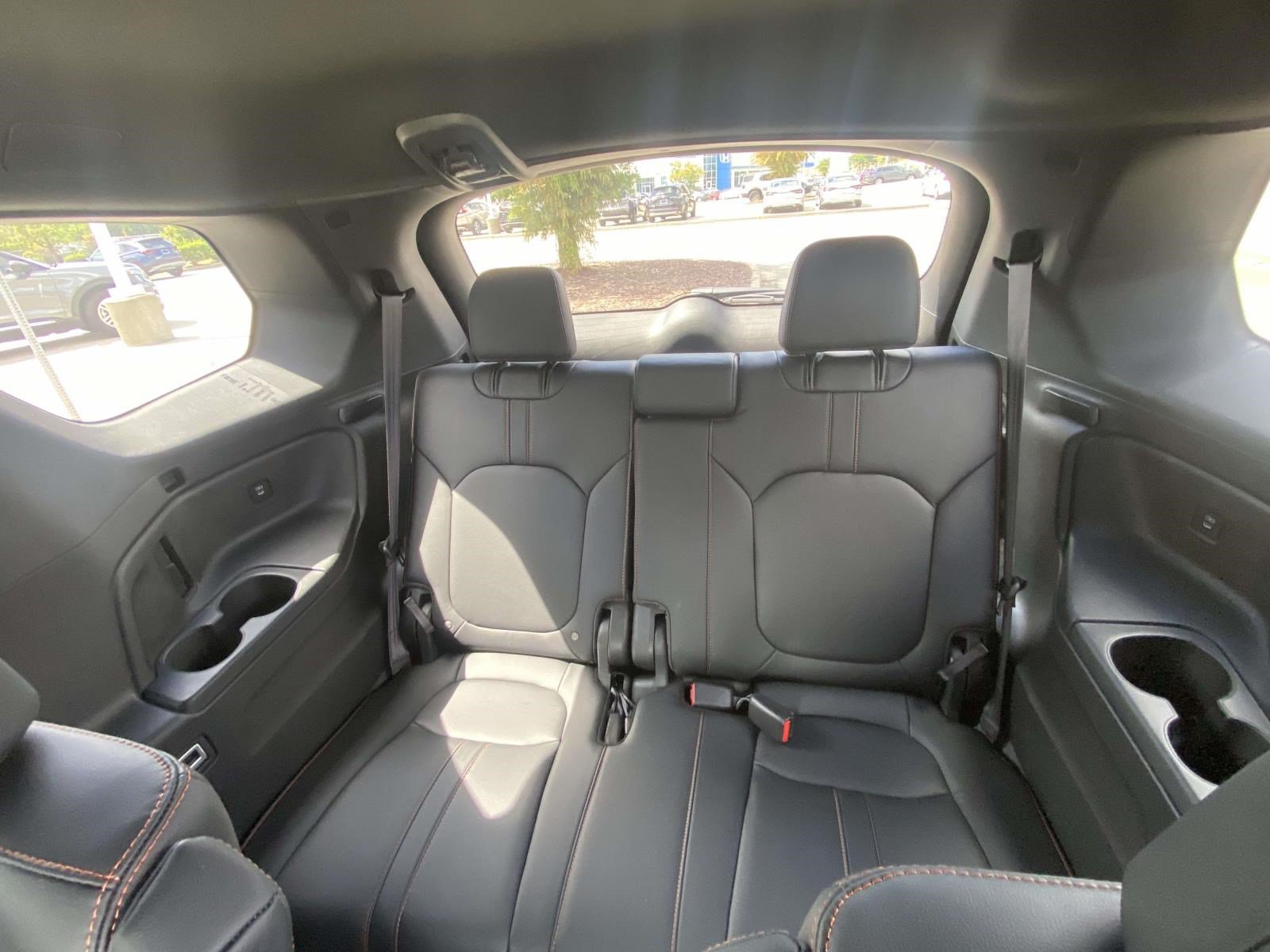 Used 2025 Honda Pilot TrailSport image 12