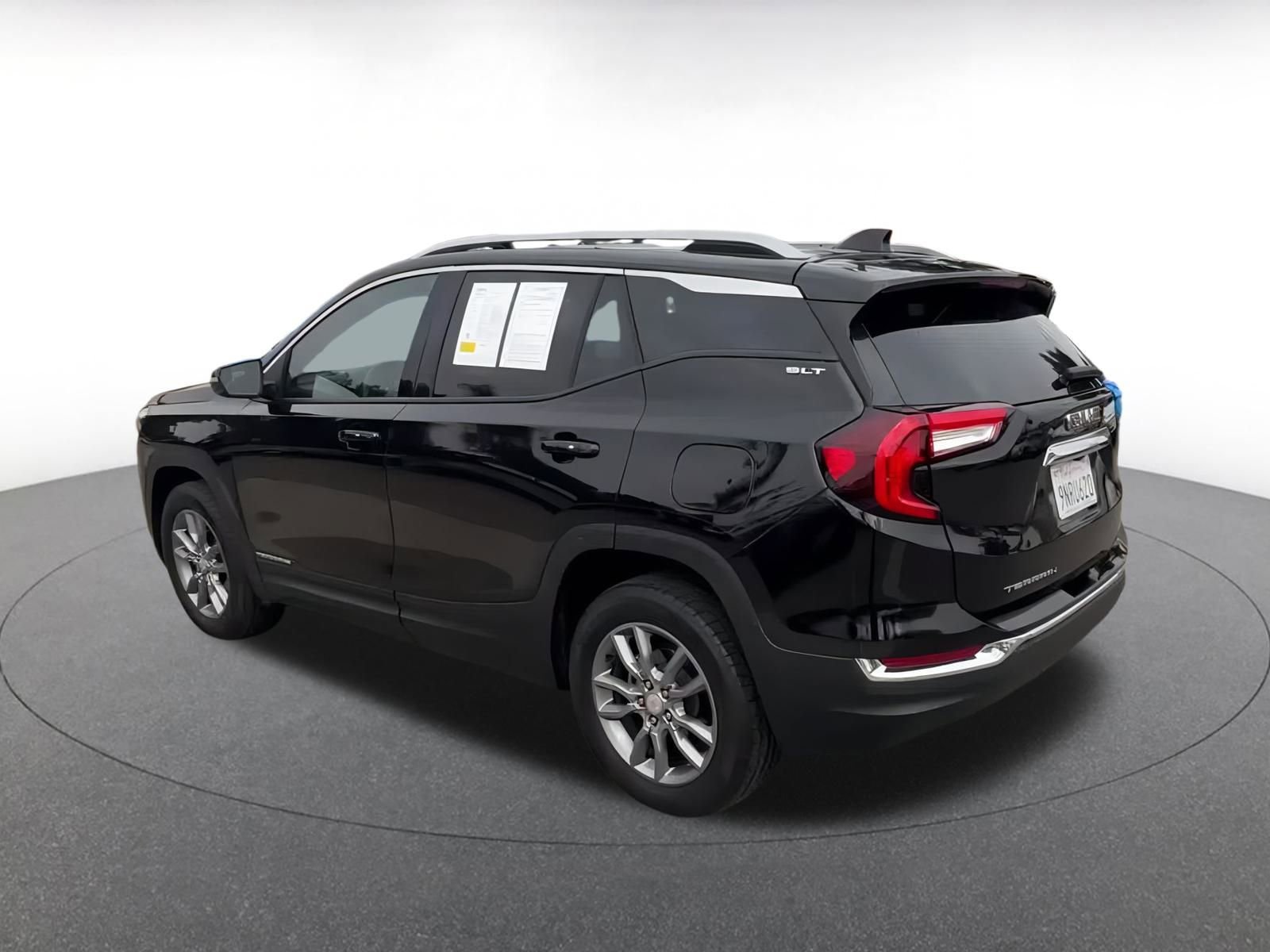 Used 2024 GMC Terrain SLT image 9