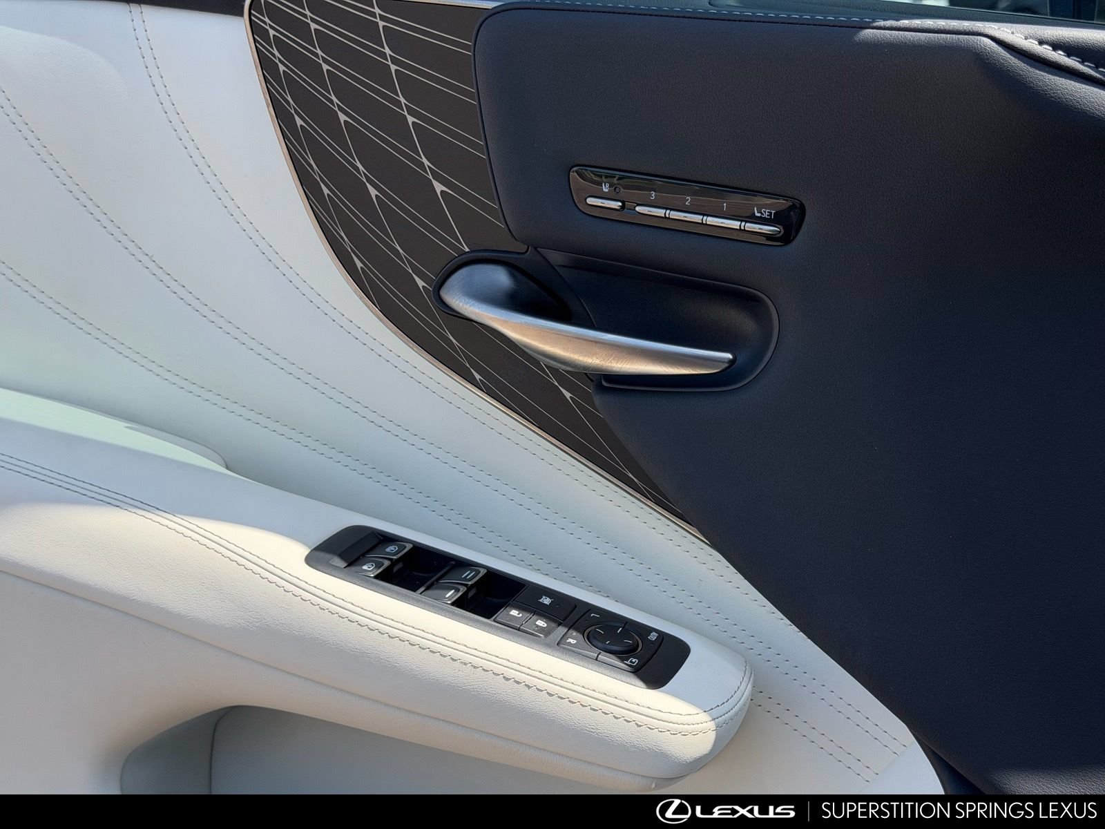 Used 2023 Lexus LS 500h AWD w/ Luxury Package image 23