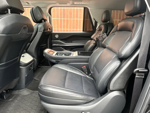 Used 2025 Lincoln Navigator L Reserve image 32