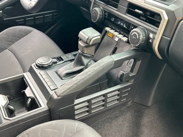 Certified 2025 Toyota Tacoma SR5 AWD/4WD image 36