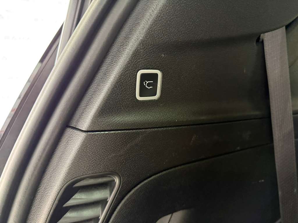 Used 2025 Chrysler Pacifica Select image 51