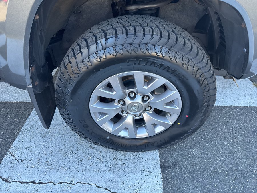 Used 2017 Toyota Tacoma SR5 AWD/4WD image 13