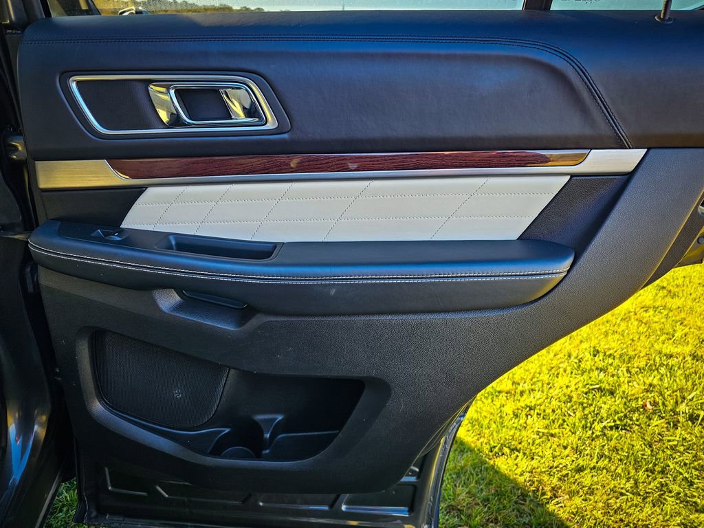 Used 2017 Ford Explorer Platinum image 49