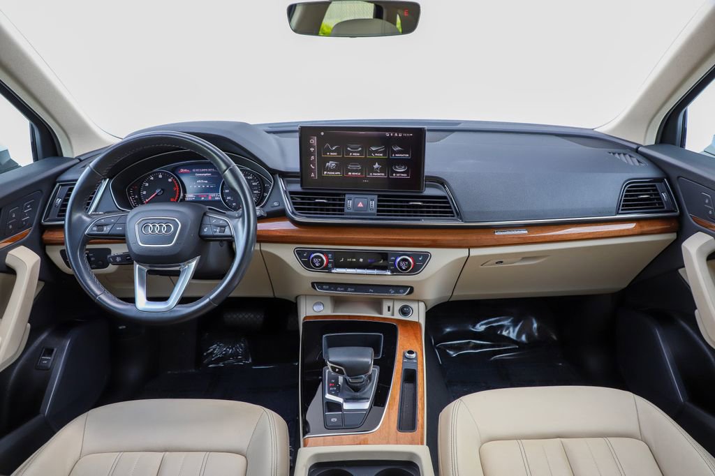 Used 2023 Audi Q5 2.0T Premium w/ Convenience Package AWD/4WD image 2