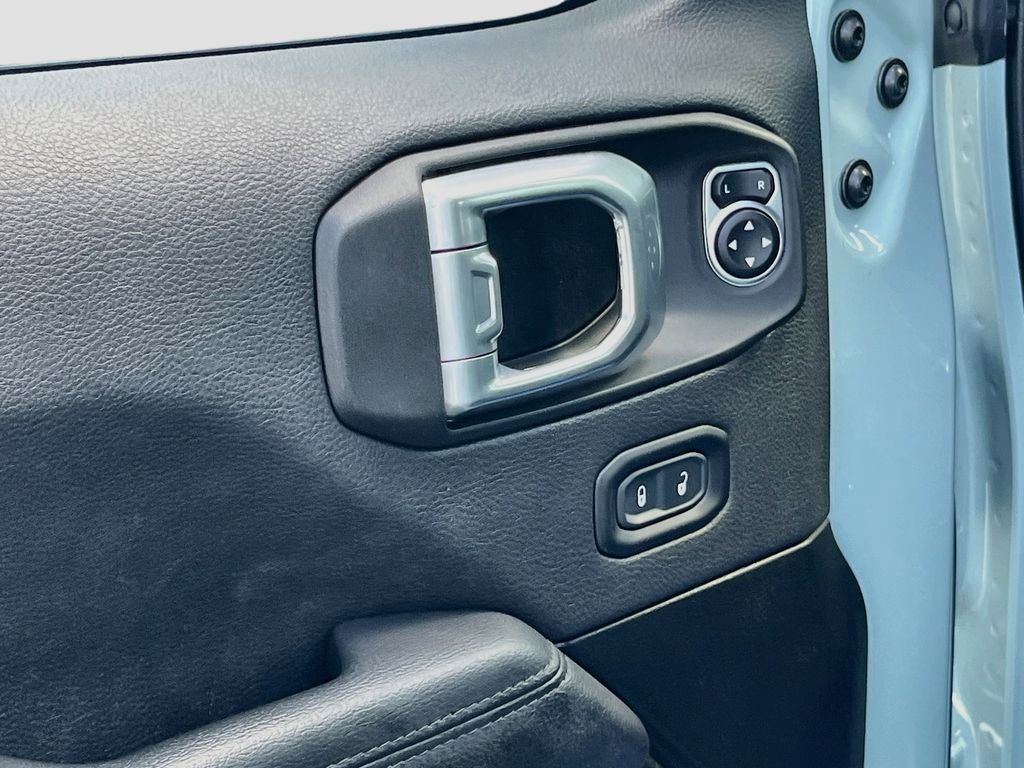 Used 2023 Jeep Wrangler Unlimited Sahara AWD/4WD image 18
