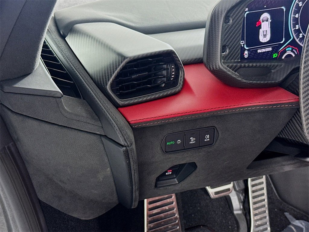 Used 2024 Lamborghini Revuelto image 10