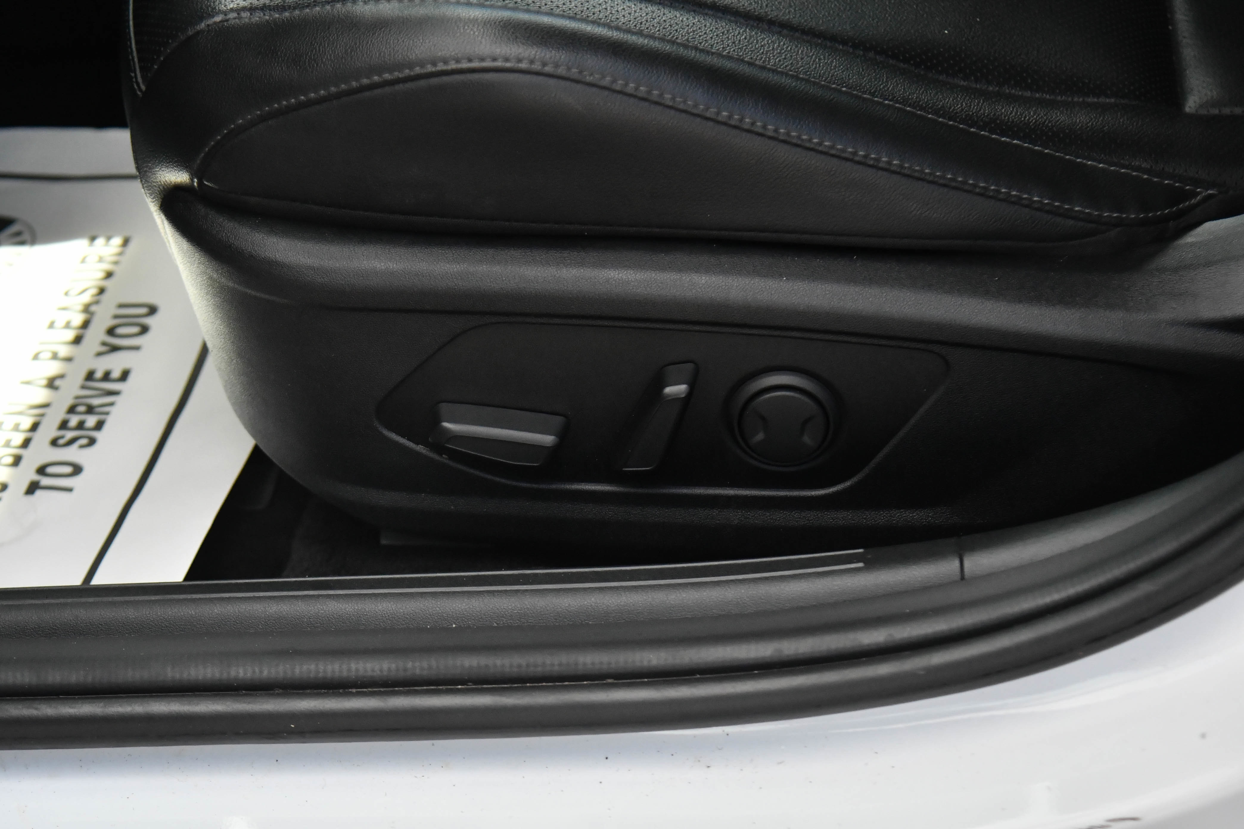 Used 2025 Hyundai Elantra Limited image 17