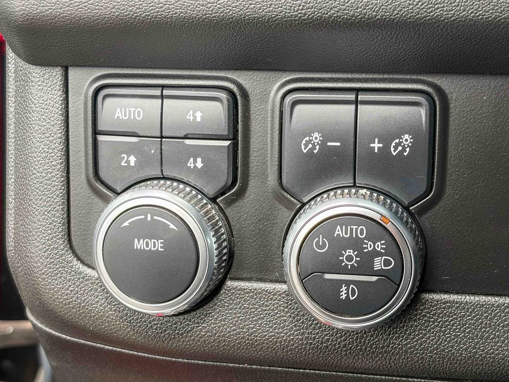 Used 2022 GMC Yukon XL AT4 image 51