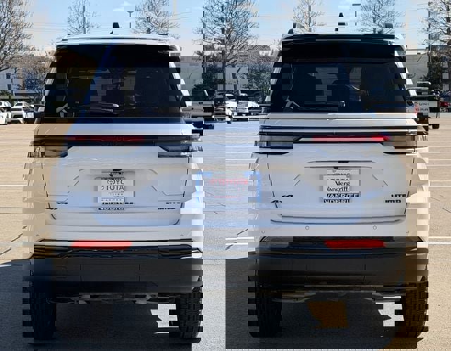 Used 2025 Jeep Grand Cherokee Limited w/ Black Appearance Package image 5