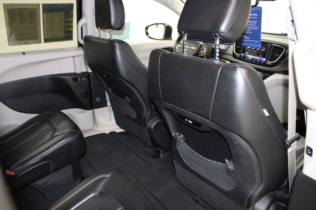 Used 2024 Chrysler Pacifica Touring-L image 34